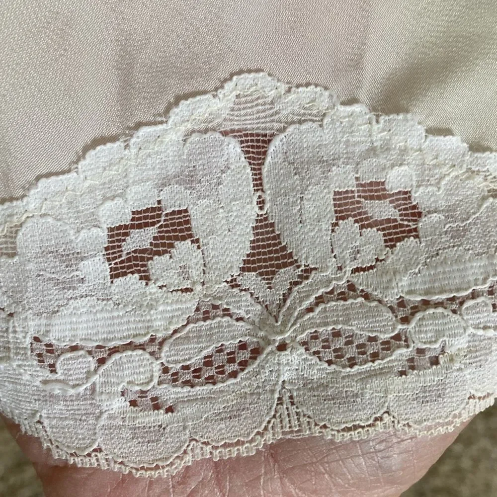 Vintage Womens 1/2 Slip L Creamy White Lace Trim‎ Feminine Girly Classic - Picture 4 of 8